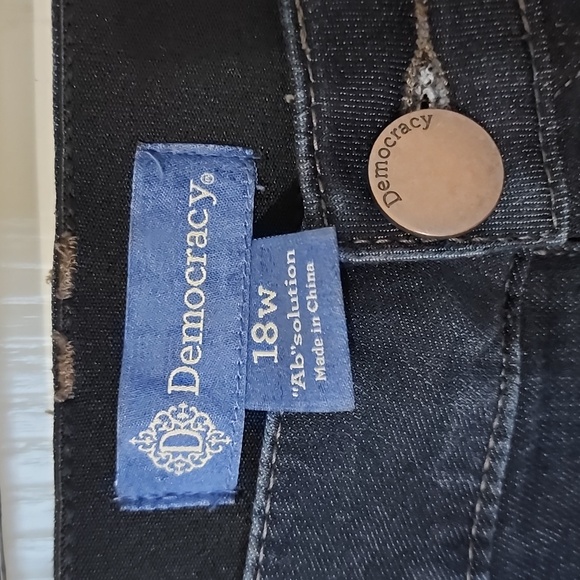 Democracy Size 18W - Picture 3 of 5